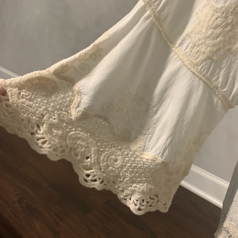 Democracy Boho Ivory Blouse with Lace Trim Size M NWT - Picture 3 of 10